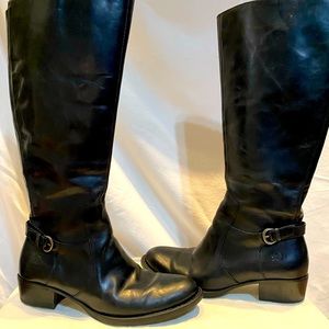 Born black tall/ ridding boot with approx 1 1/2 inch heel
